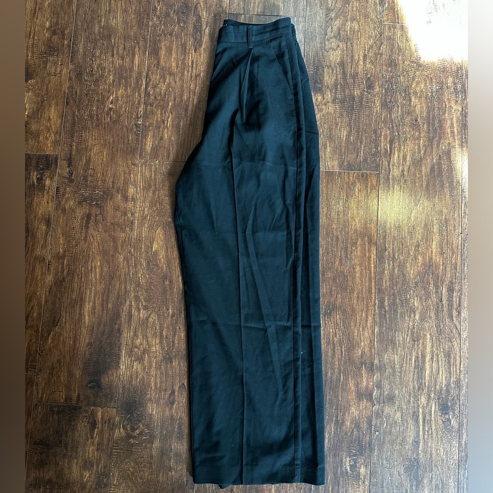 Aero High Rise Pleated Trouser. Stretch. Size M. Color is black.